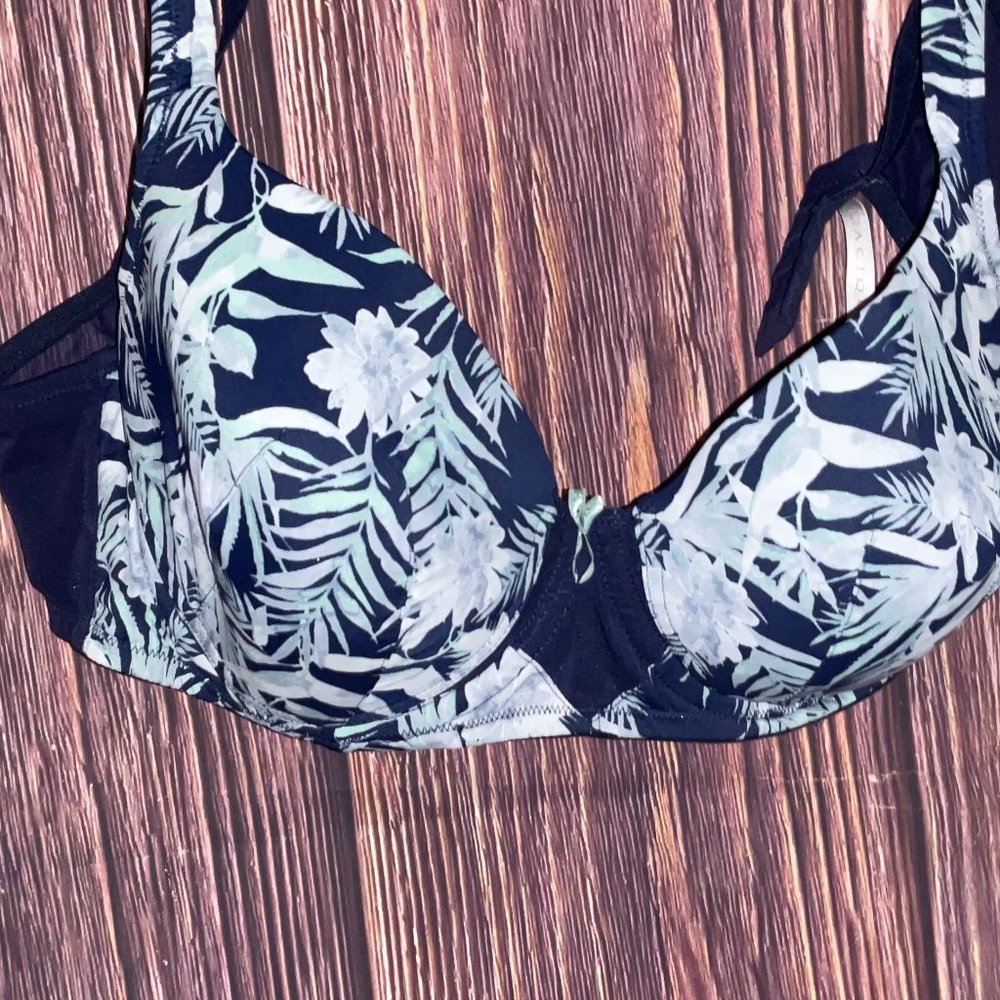 EUC 42 C Cacique from Lane Bryant - Navy with light blue light green print -